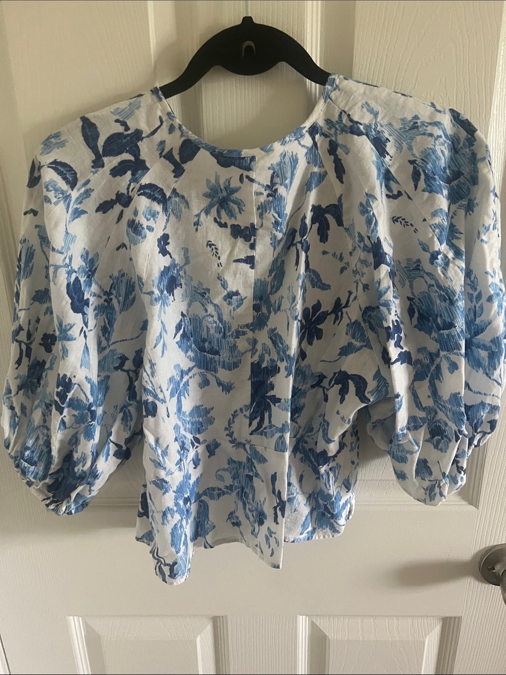 H&M Blue & White Floral V-Neck Button-Front Blouse - Linen Blend - Picture 2 of 3